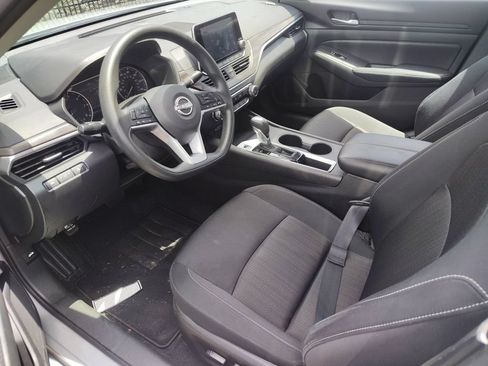 Used 2025 Nissan Altima 2.5 SV FWD image 4