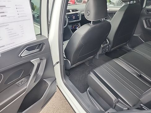 Used 2023 Volkswagen Tiguan SE R-Line AWD/4WD image 31