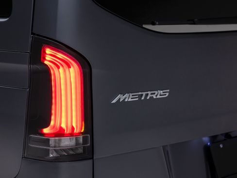 Used 2022 Mercedes-Benz Metris Passenger image 41