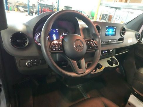 Used 2024 Mercedes-Benz Sprinter 2500 w/ Acoustic Package image 21