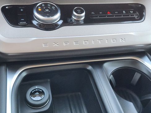 New 2026 Ford Expedition Active image 19