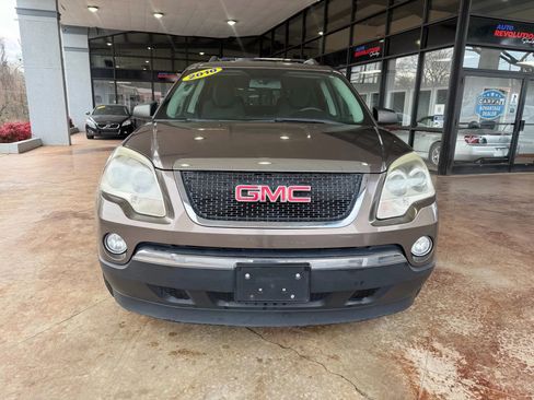 Used 2010 GMC Acadia SLE image 2