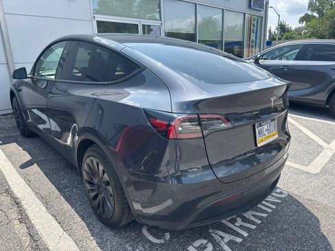 Used 2024 Tesla Model Y Long Range AWD/4WD image 3