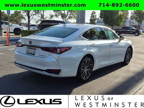 Used 2025 Lexus ES 300h w/ Premium Package FWD image 8