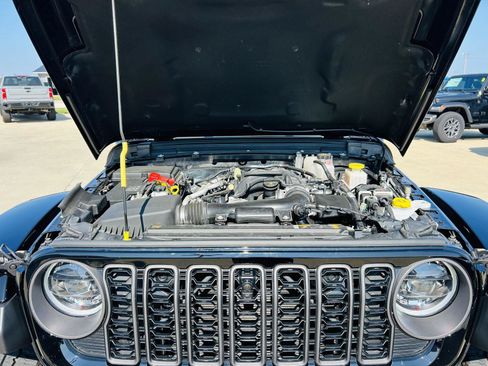 Used 2024 Jeep Gladiator Rubicon AWD/4WD image 44