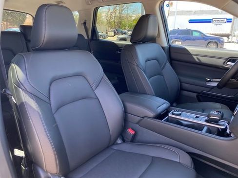 New 2026 Nissan Pathfinder SL image 9