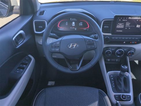 New 2025 Hyundai Venue Limited image 18