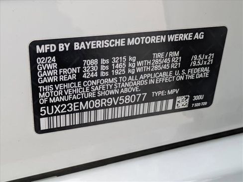 Used 2024 BMW X7 xDrive40i w/ Premium Package image 28