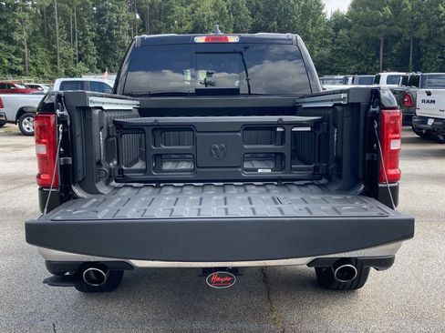 Used 2025 RAM 1500 Laramie AWD/4WD image 7