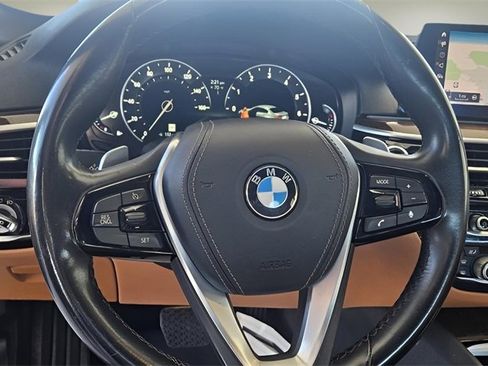 Used 2019 BMW 530i w/ Convenience Package image 26