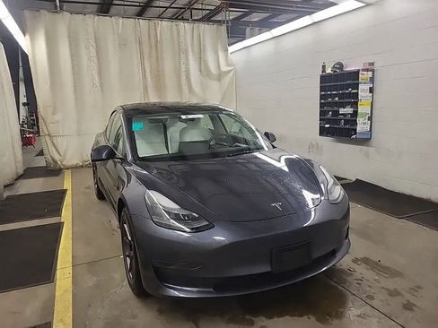 Used 2023 Tesla Model 3 Standard Range image 2