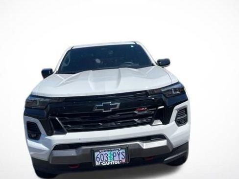 Used 2024 Chevrolet Colorado Z71 w/ Z71 Convenience Package 2 AWD/4WD image 3