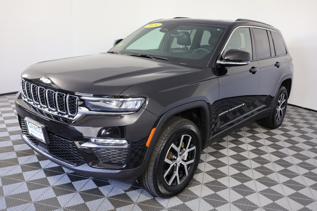 Used 2024 Jeep Grand Cherokee Limited AWD/4WD image 4
