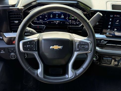 Used 2025 Chevrolet Silverado 2500 LT w/ Convenience Package AWD/4WD image 12