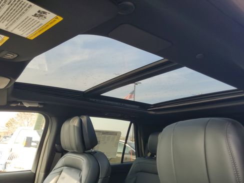 New 2026 Lincoln Navigator Reserve w/ Jet Appearance Package image 11