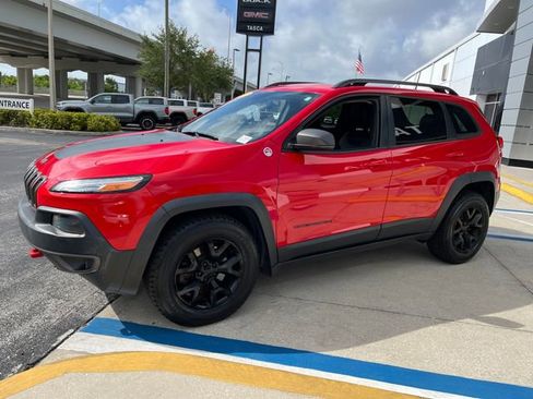 Used 2017 Jeep Cherokee Trailhawk w/ Trailer Tow Group AWD/4WD image 3
