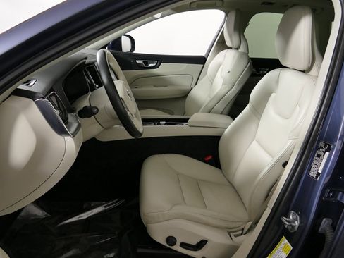 Used 2019 Volvo XC60 T6 Momentum w/ Premium Package image 13