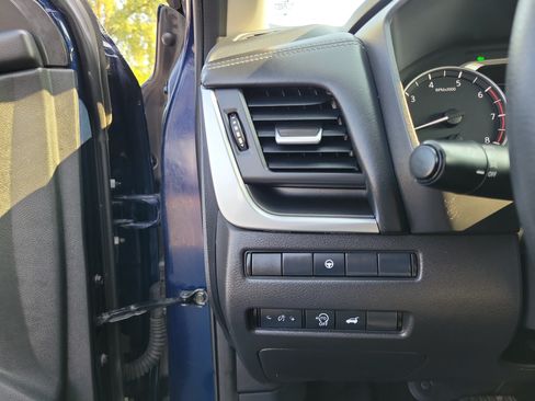 Used 2024 Nissan Rogue SV FWD image 20