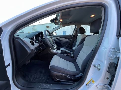 Used 2015 Chevrolet Cruze LS image 9