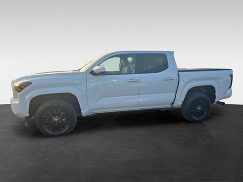 Used 2024 Toyota Tacoma SR5 AWD/4WD image 8