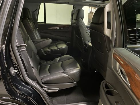 Used 2019 Cadillac Escalade Premium Luxury image 13