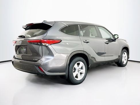 Used 2023 Toyota Highlander LE image 9