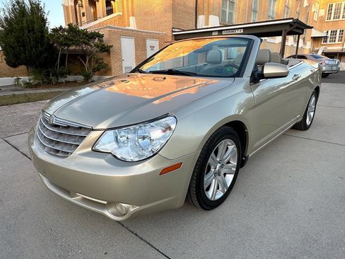 Used 2010 Chrysler Sebring Touring w/ Special Touring Group image 2