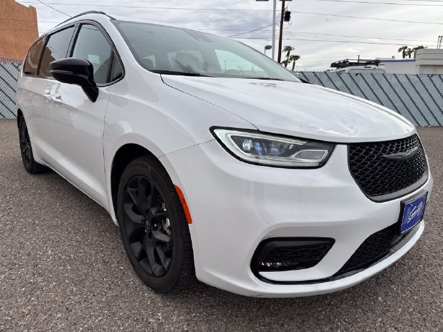 Used 2025 Chrysler Pacifica Limited FWD image 7