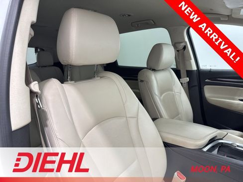 Used 2023 Buick Enclave Essence w/ Sport Touring Edition image 15