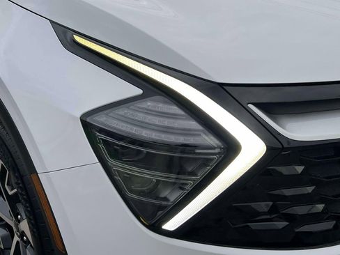 Used 2025 Kia Sportage EX w/ Premium Package image 8