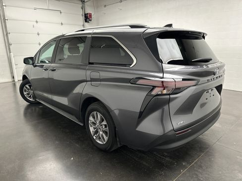 Used 2025 Toyota Sienna LE image 7