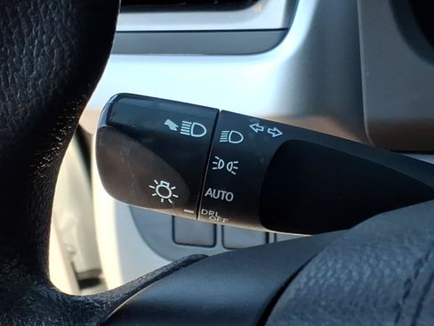 Used 2019 Toyota Highlander LE FWD image 18