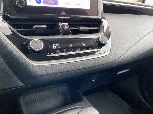 Used 2024 Toyota Corolla LE image 31