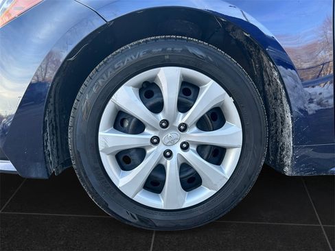 Used 2023 Toyota Corolla LE image 9