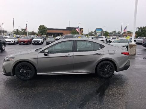 Used 2025 Toyota Camry SE FWD image 7