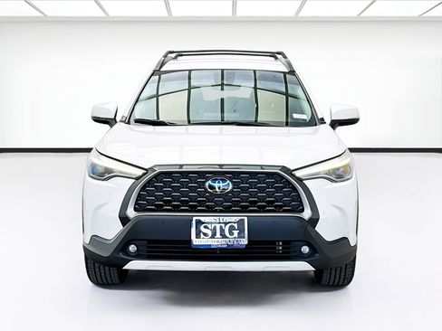Used 2022 Toyota Corolla Cross XLE w/ Black Badges Package (TMS) FWD image 2