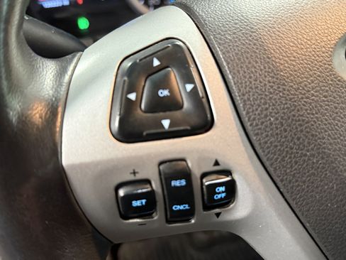 Used 2015 Ford Explorer XLT w/ Equipment Group 201A AWD/4WD image 16