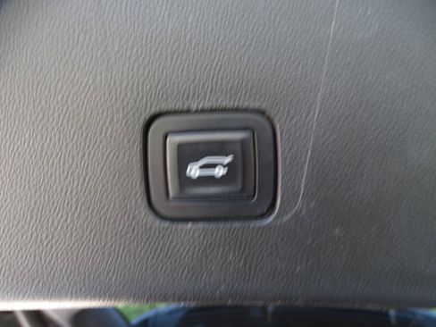 Used 2018 Chevrolet Traverse AWD LT w/ 2LT image 46
