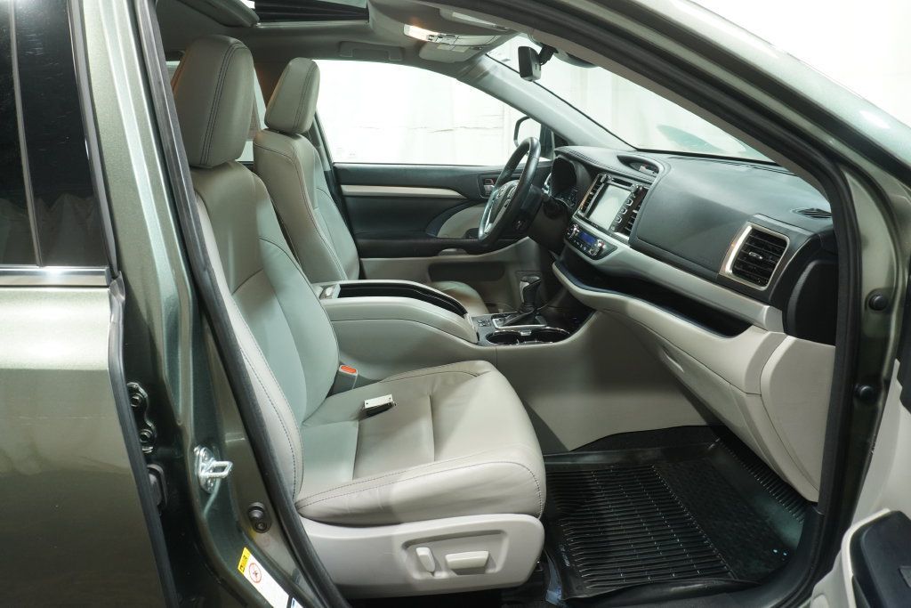 Used 2018 Toyota Highlander XLE AWD/4WD image 13