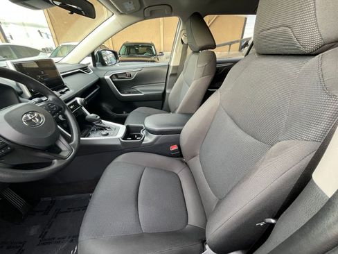 Used 2025 Toyota RAV4 LE image 27
