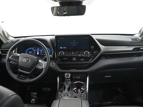 Used 2024 Toyota Highlander Limited AWD/4WD image 15