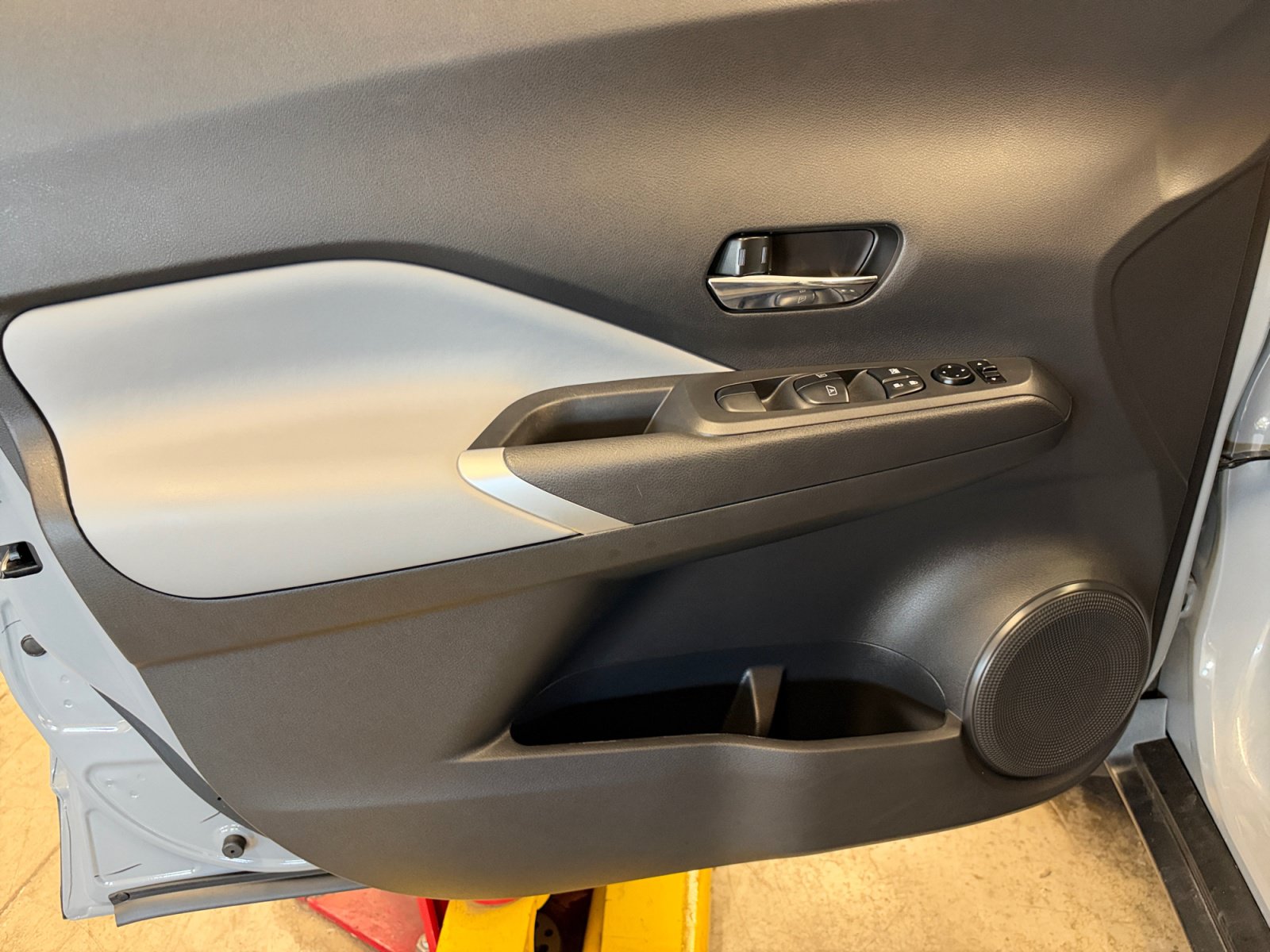 Used 2023 Nissan Kicks SR w/ SR Premium Package FWD image 27