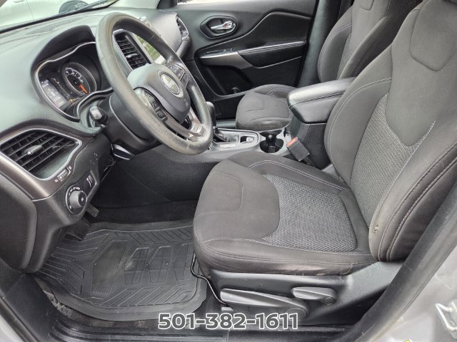 Used 2019 Jeep Cherokee Latitude w/ Popular Appearance Group FWD image 9