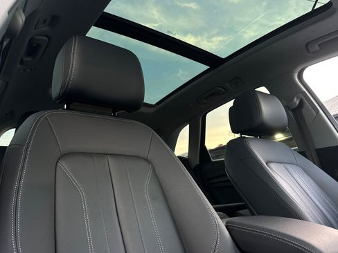 Used 2023 Audi Q5 2.0T Premium w/ Convenience Package image 16