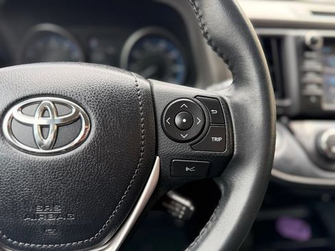 Used 2018 Toyota RAV4 XLE AWD/4WD image 36
