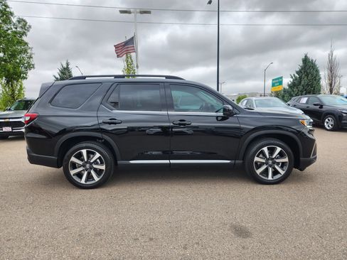 Used 2025 Honda Pilot Elite image 2