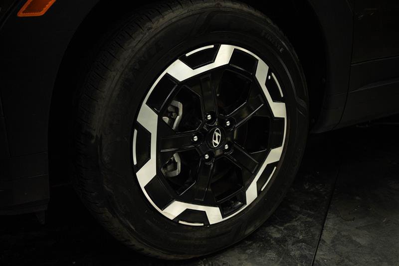 Used 2025 Hyundai Santa Fe SEL FWD image 3