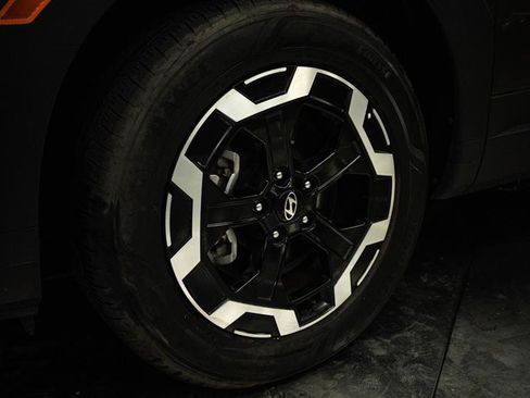 Used 2025 Hyundai Santa Fe SEL FWD image 3