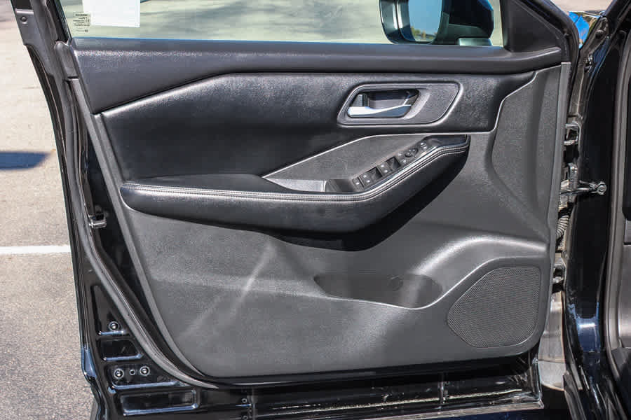 Used 2025 Nissan Rogue SV FWD image 21