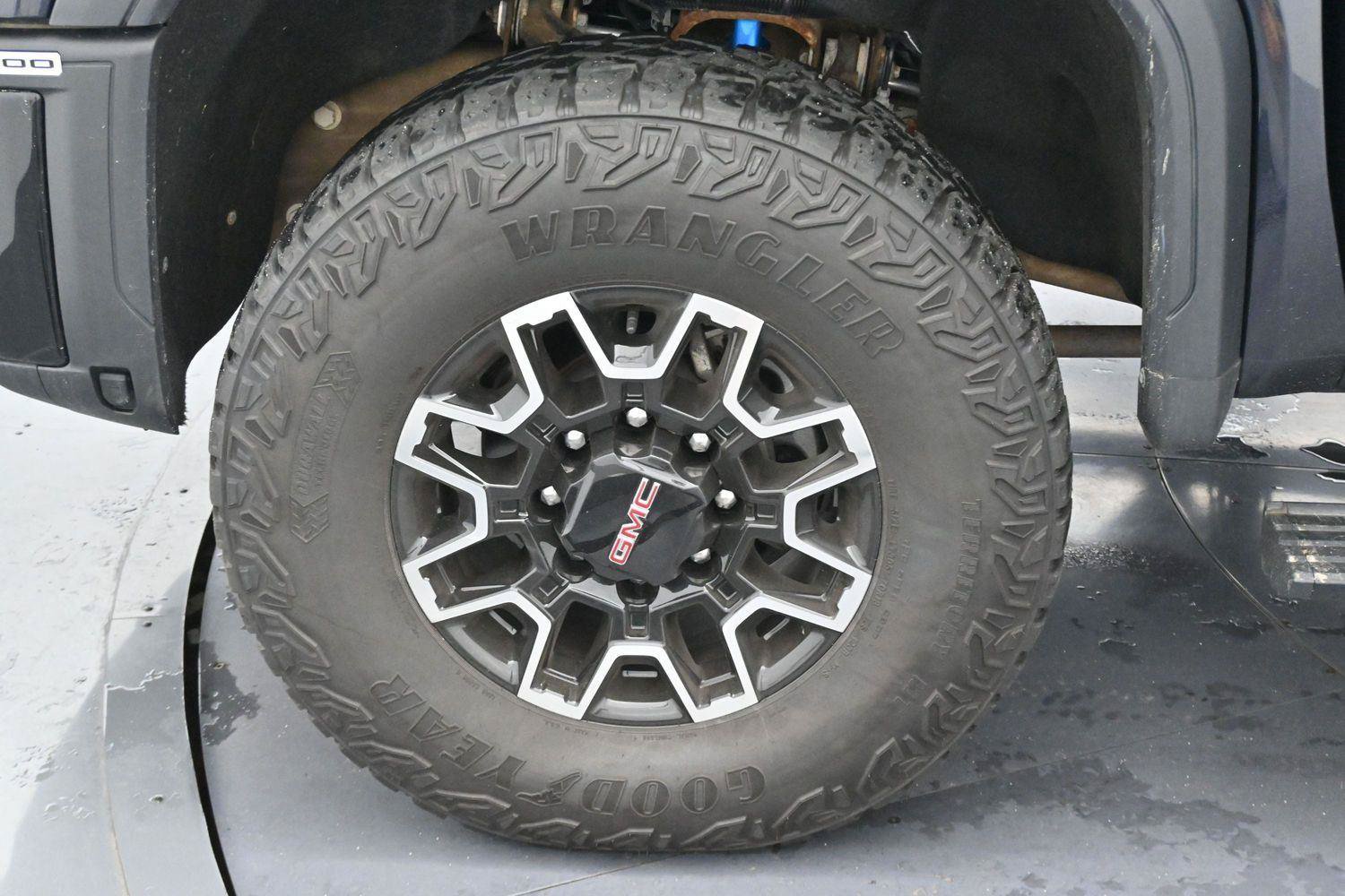 Used 2024 GMC Sierra 2500 AT4X AWD/4WD image 39